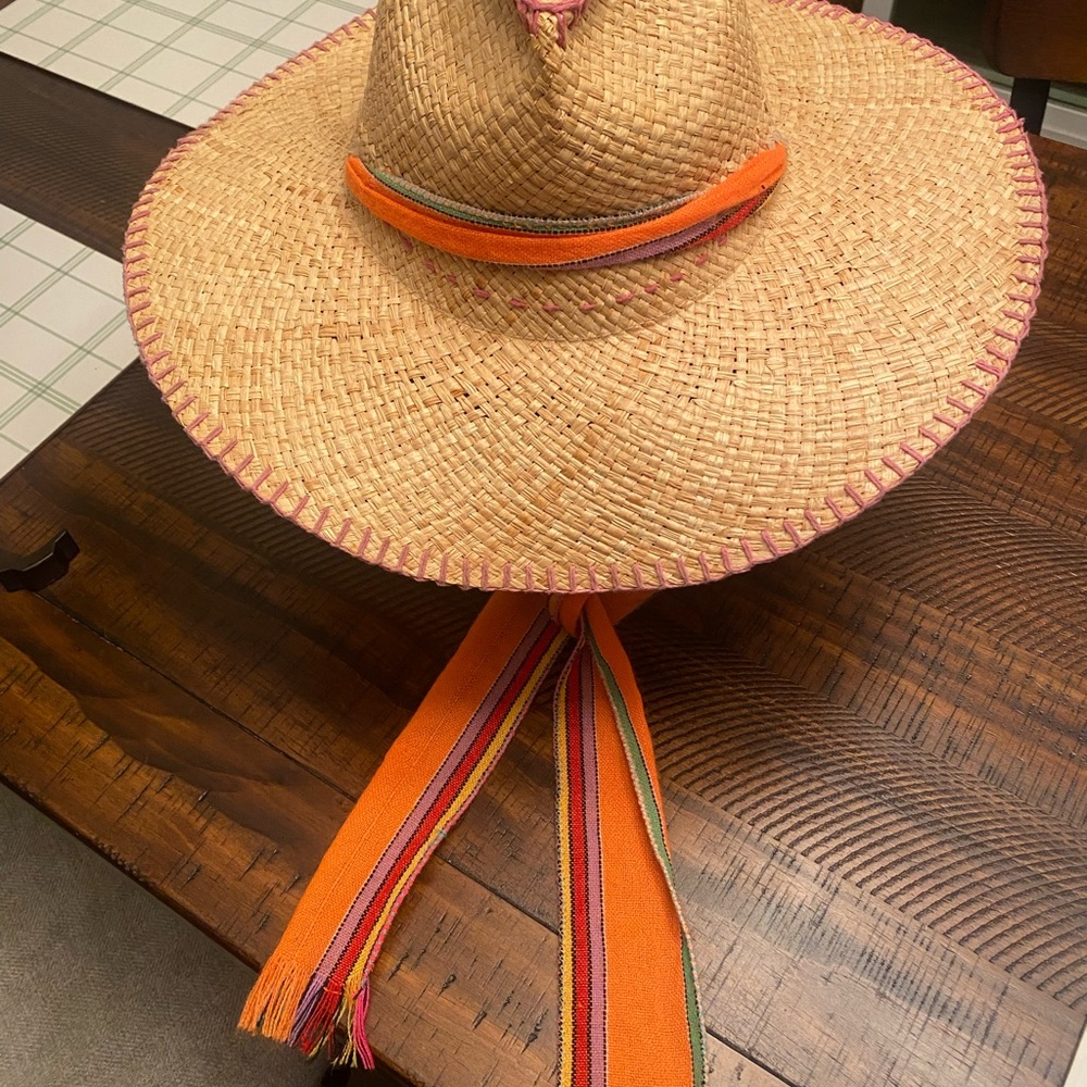 Ladies beach straw hat with ties